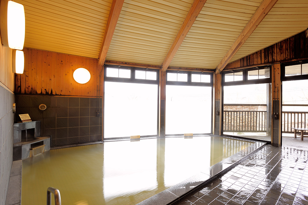 源泉かけ流し温泉 男性内湯